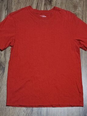 Arizona Jean Company Short Sleeve Crew Neck T-Shirt in Brick Red